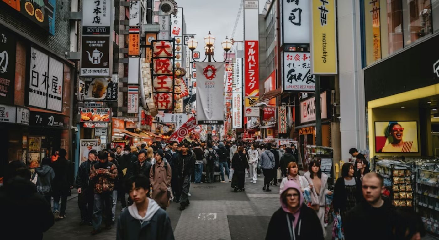 Passaporte sendo carimbado na imigração japonesa — entrada no Japão sem necessidade de visto para brasileiros